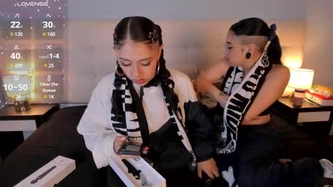 Snapshot of zowi_hottiee chatting on 01.22.25 cintya kors online show from 01.22.25