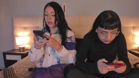 Snapshot of zowi_hottiee chatting on 02.01.25 cintya kors online show from 02.01.25
