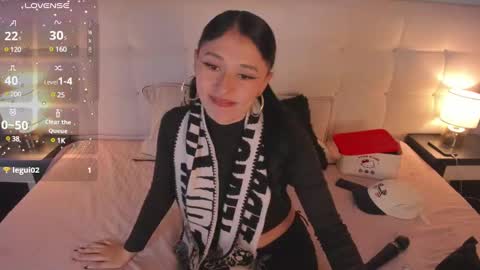 Snapshot of zowi_hottiee chatting on 02.05.25 cintya kors online show from 02.05.25