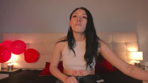 Snapshot of zowi_hottiee chatting on 02.14.25 cintya kors online show from 02.14.25