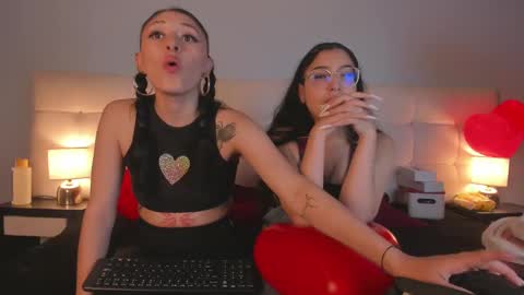 Snapshot of zowi_hottiee chatting on 02.15.25 cintya kors online show from 02.15.25