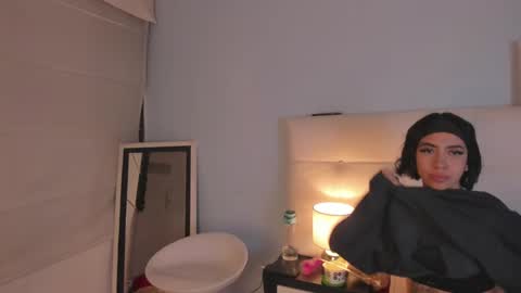 Snapshot of zowi_hottiee chatting on 02.20.25 cintya kors online show from 02.20.25