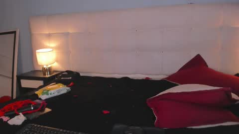 Snapshot of zowi_hottiee chatting on 02.25.25 cintya kors online show from 02.25.25