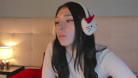 Snapshot of zowi_hottiee chatting on 03.05.25 cintya kors online show from 03.05.25