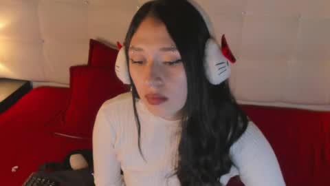 Snapshot of zowi_hottiee chatting on 03.05.25 cintya kors online show from 03.05.25