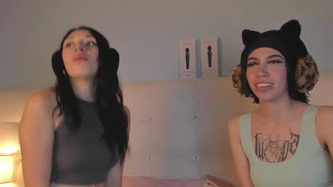 Snapshot of zowi_hottiee chatting on 03.07.25 cintya kors online show from 03.07.25