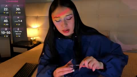 Snapshot of zowi_hottiee chatting on 09.19.25 cintya kors online show from 09.19.25