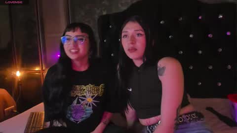 Snapshot of zowi_hottiee chatting on 10.18.25 cintya kors online show from 10.18.25