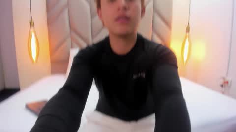 Zukulan online show from 11.06.25