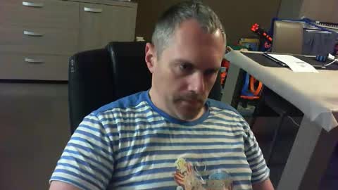 Snapshot of zultem chatting on 10.13.25 zultem online show from 10.13.25