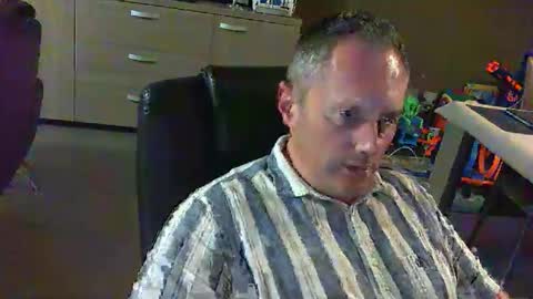 Snapshot of zultem chatting on 10.13.25 zultem online show from 10.13.25