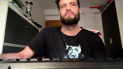 Snapshot of zurdineno chatting on 05.31.26 zurdineno online show from 05.31.26