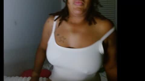 Snapshot of zuriluxe45 chatting on 09.16.25 zuriluxe45 online show from 09.16.25