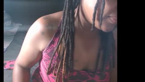 Snapshot of zuriluxe45 chatting on 09.18.25 zuriluxe45 online show from 09.18.25