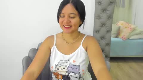 Snapshot of zusan_king_ chatting on 05.12.26 Im Zusan My schedule is from 1030pm to 430 am colombian time online show from 05.12.26