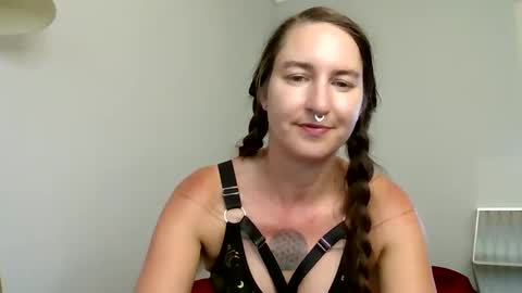 Zyra Cloud online show from 10.06.25