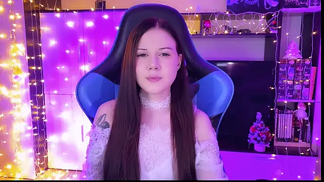 Snapshot of jasminevine chatting on 12.15.24 jasminevine online show from 12.15.24