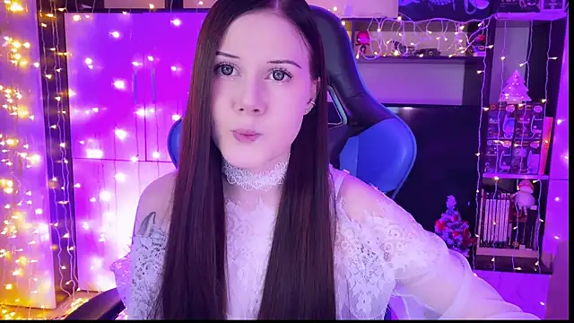 Snapshot of jasminevine chatting on 12.18.24 jasminevine online show from 12.18.24