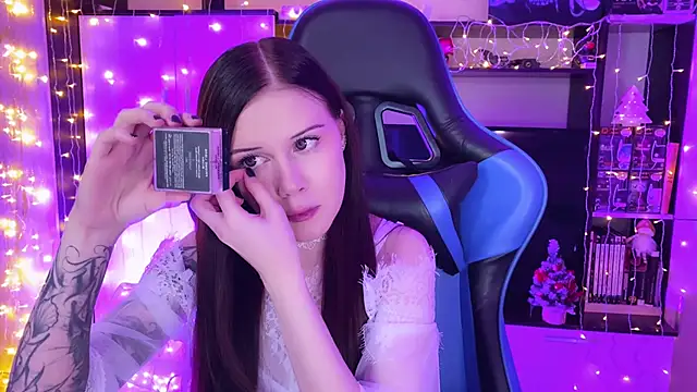 Snapshot of jasminevine chatting on 12.18.24 jasminevine online show from 12.18.24