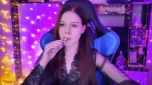 Snapshot of jasminevine chatting on 12.21.24 jasminevine online show from 12.21.24