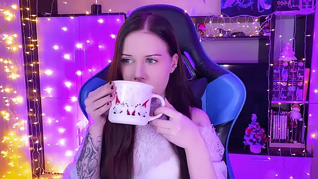 Snapshot of jasminevine chatting on 12.22.24 jasminevine online show from 12.22.24