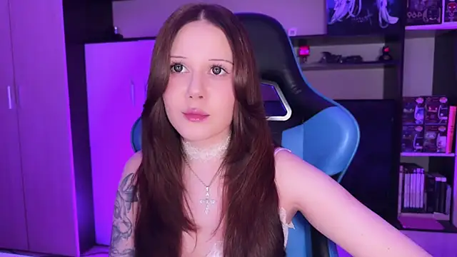 Snapshot of jasminevine chatting on 06.17.26 jasminevine online show from 06.17.26