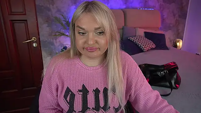 Snapshot of MissyMartinez chatting on 03.17.25 MissyMartinez online show from 03.17.25
