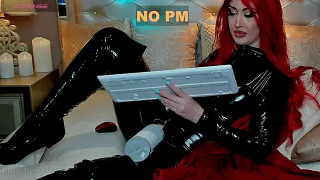 Snapshot of EvaDominatrix chatting on 09.23.25 EvaDominatrix online show from 09.23.25