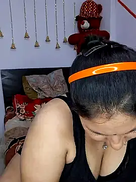 MOM-SUN-COUPLE online show from 01.30.25