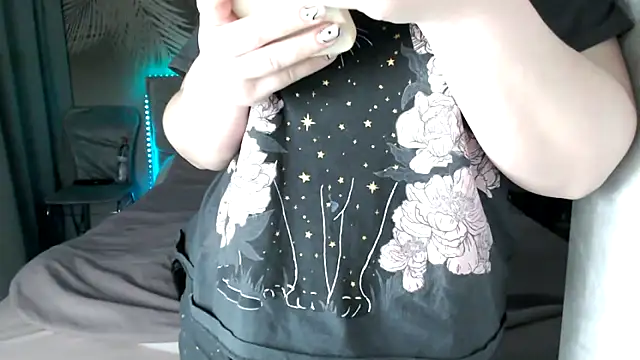 Snapshot of uliastar chatting on 02.14.26 uliastar online show from 02.14.26