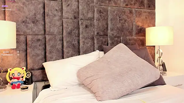 Snapshot of Petit-Rosse chatting on 12.17.24 Petit-Rosse online show from 12.17.24