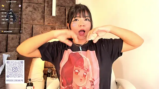 Snapshot of Petit-Rosse chatting on 02.20.25 Petit-Rosse online show from 02.20.25