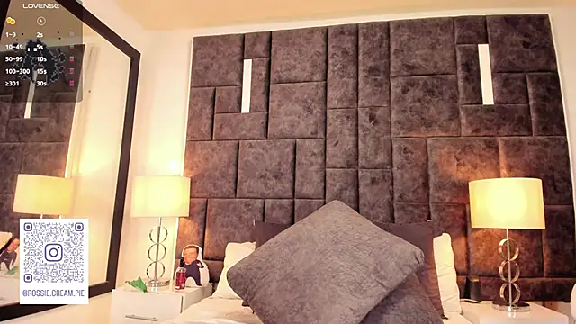 Snapshot of Petit-Rosse chatting on 03.06.25 Petit-Rosse online show from 03.06.25