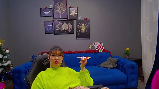 Katewalker  online show from 12.21.24