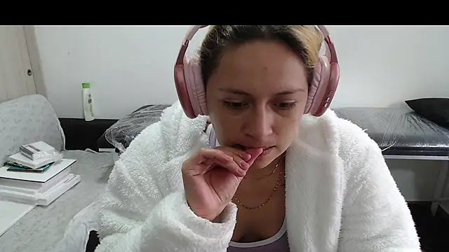 MommyMiaWs online show from 03.18.25