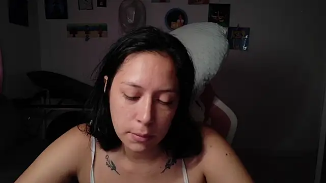Snapshot of MommyMiaWs chatting on 06.16.26 MommyMiaWs online show from 06.16.26