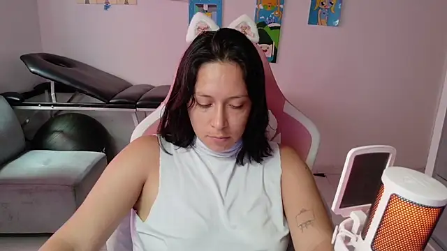 Snapshot of MommyMiaWs chatting on 06.20.26 MommyMiaWs online show from 06.20.26