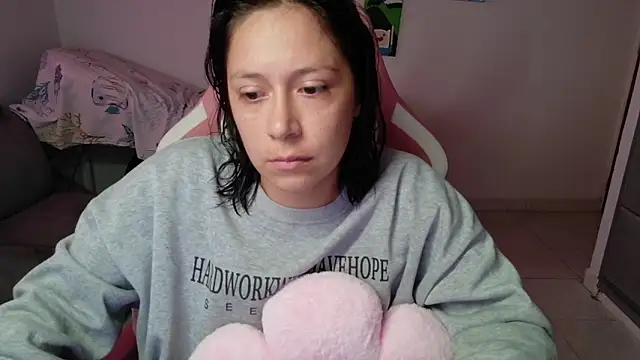 Snapshot of MommyMiaWs chatting on 06.30.26 MommyMiaWs online show from 06.30.26