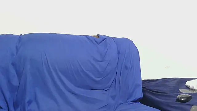 Snapshot of sluttylaura21 chatting on 03.15.26 sluttylaura21 online show from 03.15.26