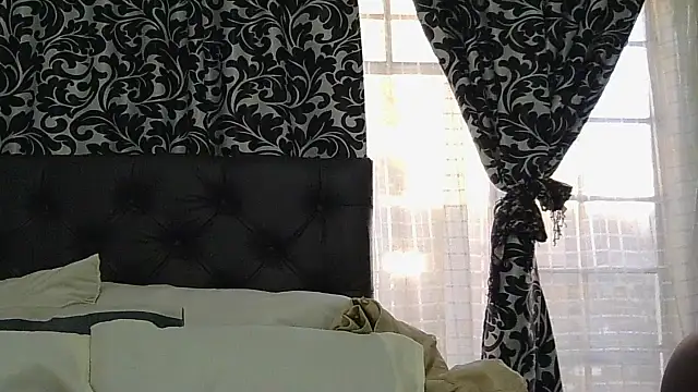 sluttylaura21 online show from 07.04.26