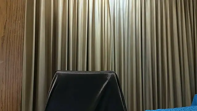 Snapshot of MissKateX chatting on 06.25.26 MissKateX online show from 06.25.26