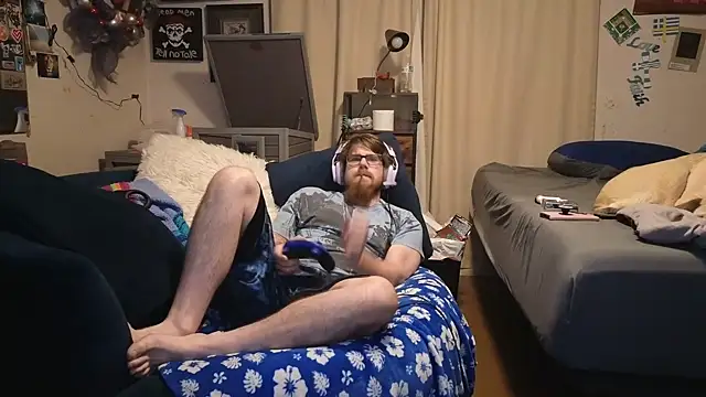 Snapshot of LovelyGreekDick6 chatting on 10.30.25 LovelyGreekDick6 online show from 10.30.25