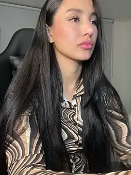 Snapshot of EvaMoet chatting on 12.14.24 EvaMoet online show from 12.14.24