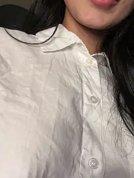 Snapshot of EvaMoet chatting on 12.30.24 EvaMoet online show from 12.30.24