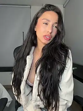 Snapshot of EvaMoet chatting on 02.06.25 EvaMoet online show from 02.06.25