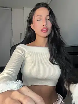 Snapshot of EvaMoet chatting on 02.14.25 EvaMoet online show from 02.14.25