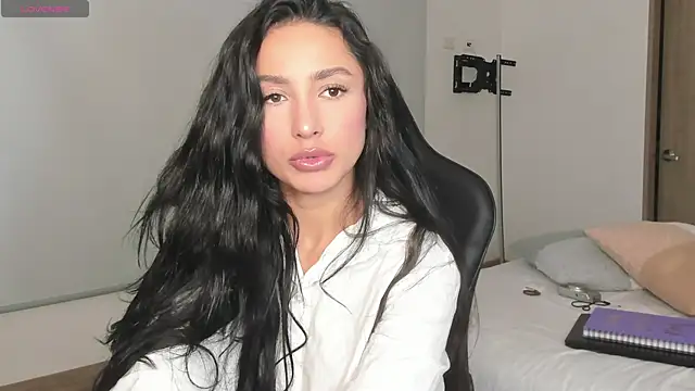 Snapshot of EvaMoet chatting on 02.27.25 EvaMoet online show from 02.27.25