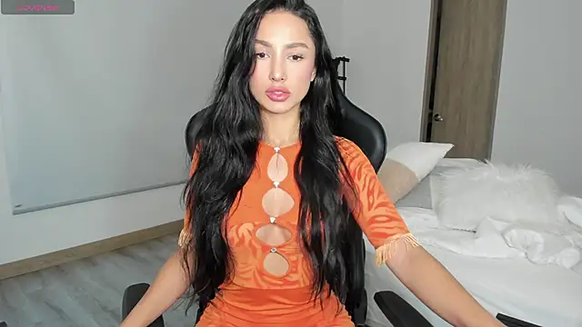 Snapshot of EvaMoet chatting on 02.28.25 EvaMoet online show from 02.28.25