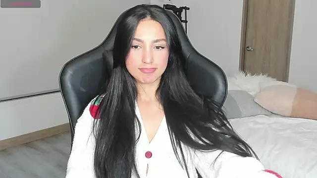 Snapshot of EvaMoet chatting on 03.01.25 EvaMoet online show from 03.01.25