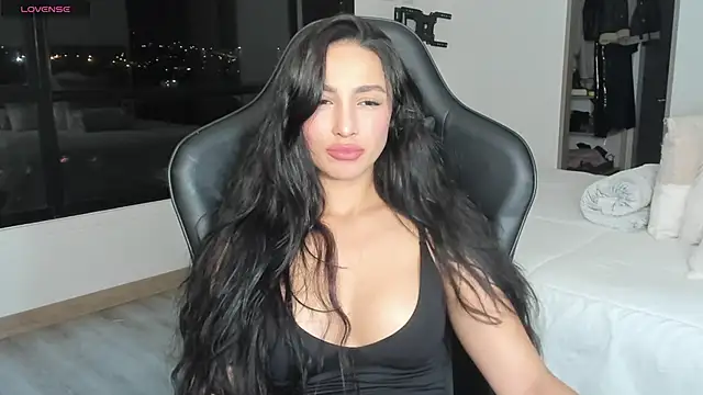 Snapshot of EvaMoet chatting on 03.03.25 EvaMoet online show from 03.03.25